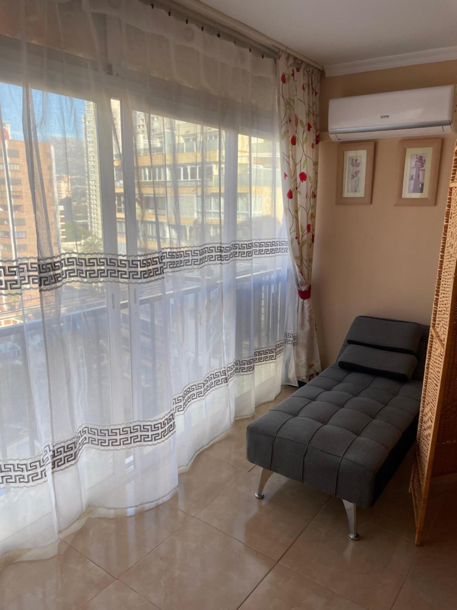 Bermudas-Turis Apartamentos Бенидорм Екстериор снимка