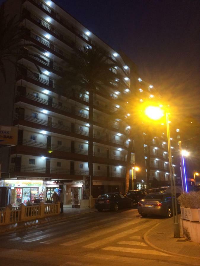 Bermudas-Turis Apartamentos Бенидорм Екстериор снимка